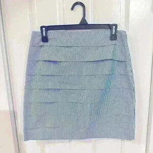 Vineyard Vines skirt, size 0, lined, blue and white stripe, with side zipper,